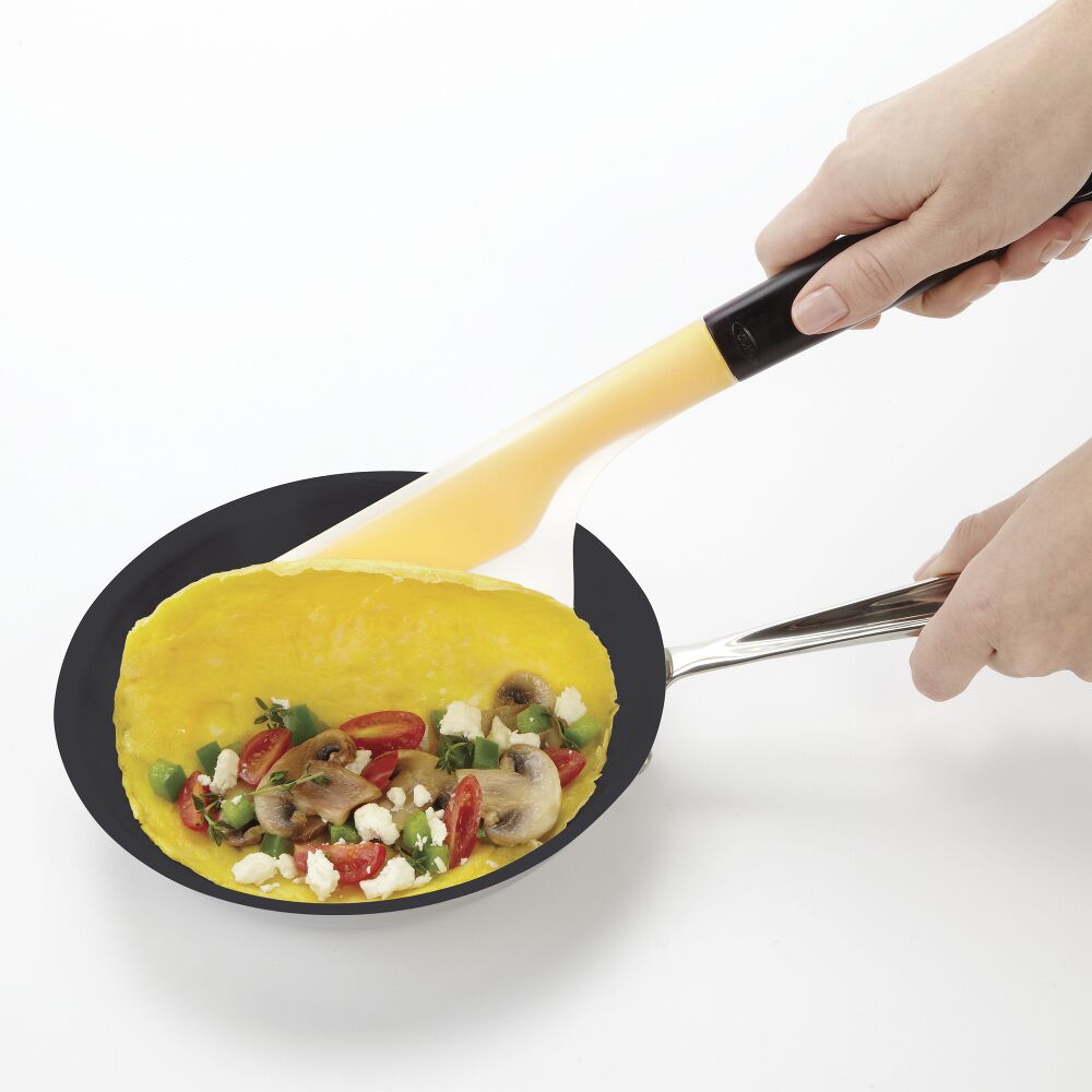 Flip & Fold Omelet Turner W7