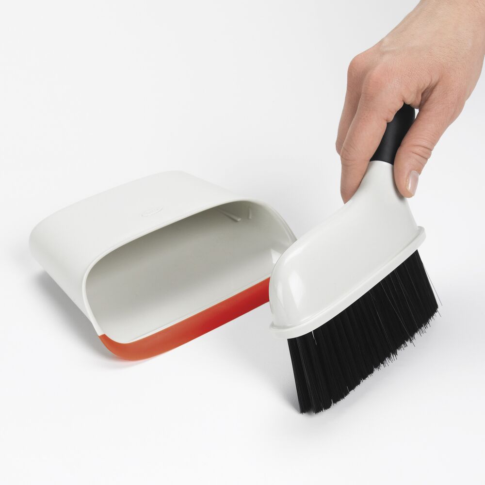Compact Dustpan & Brush Set O4