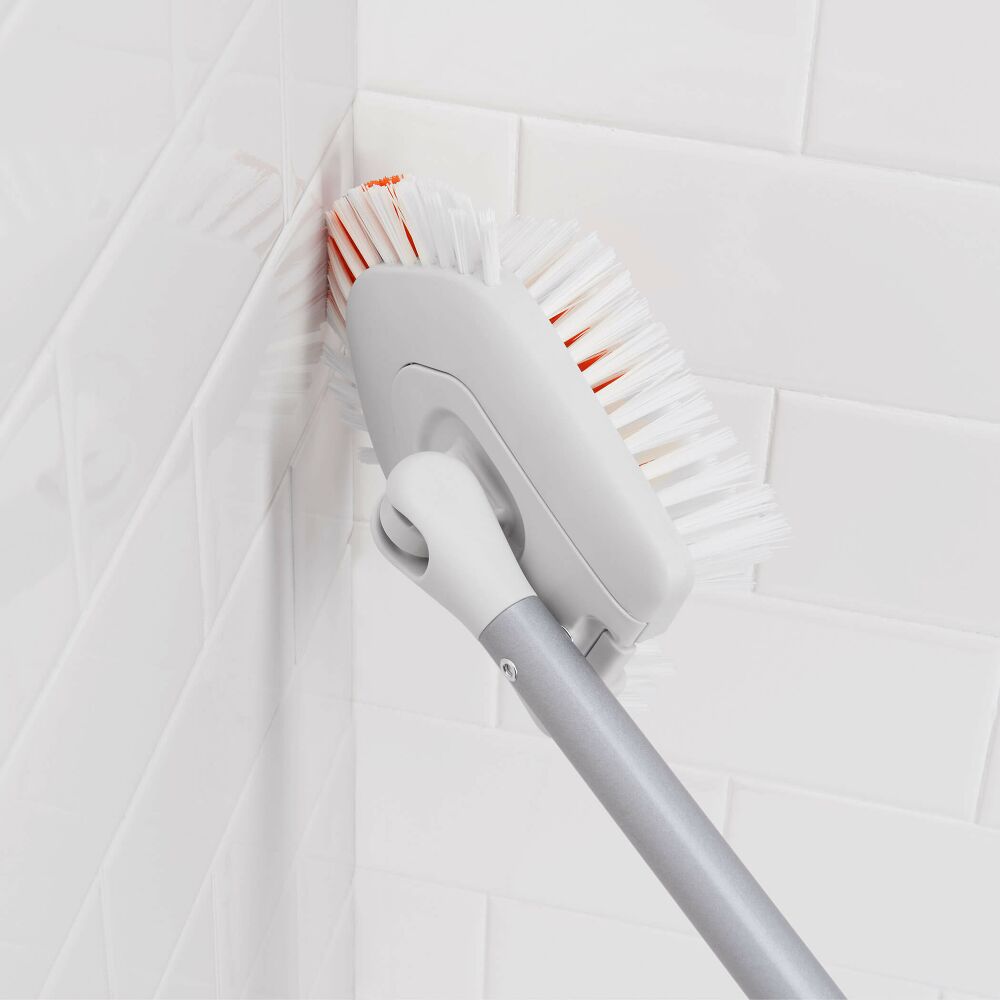 Extendable Tub & Tile Brush T2