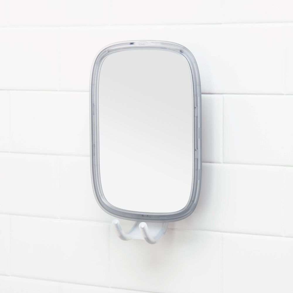 StrongHold™ Suction Fogless Mirror B8
