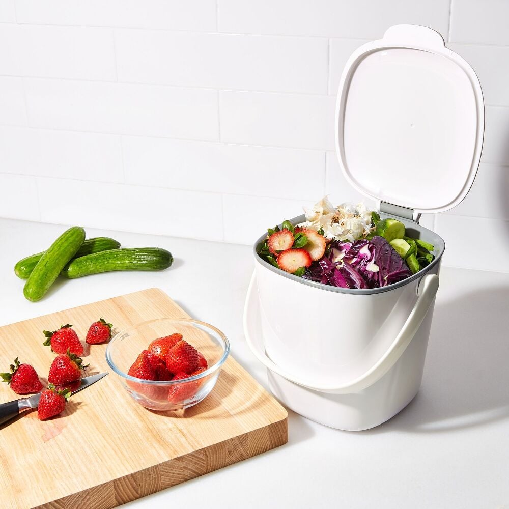 Easy-Clean Compost Bin - 0.75 Gal E7