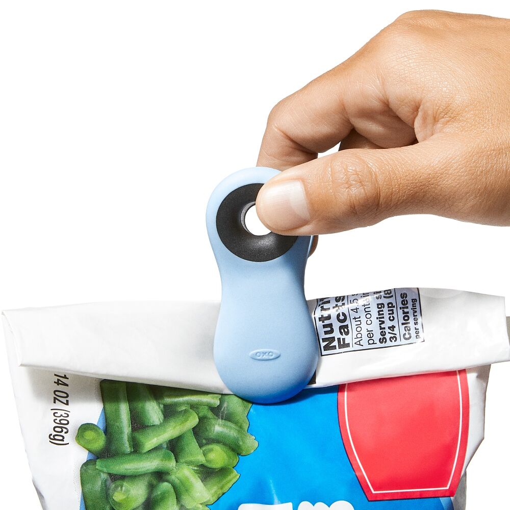 Magnetic All-Purpose Clips - 4-Pack - assorted colors O8