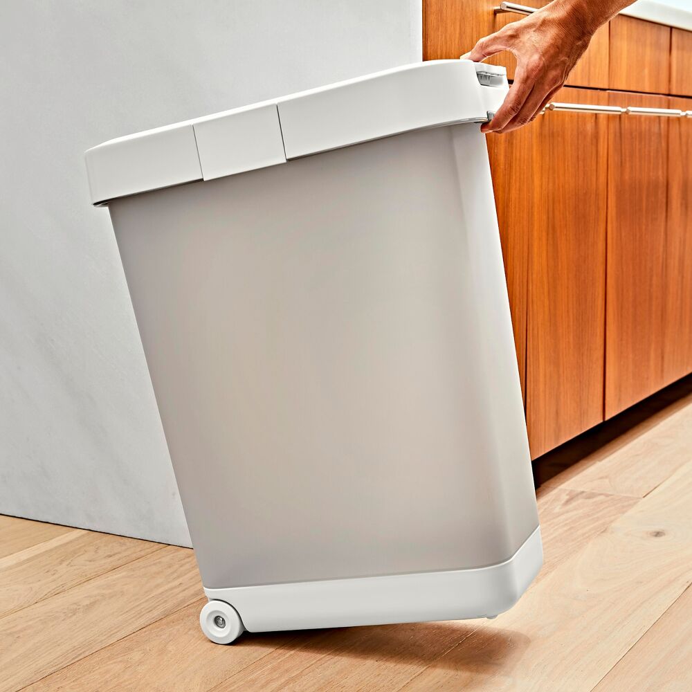 OXO Pet Airtight Food Container with Scoop — Extra Large F4
