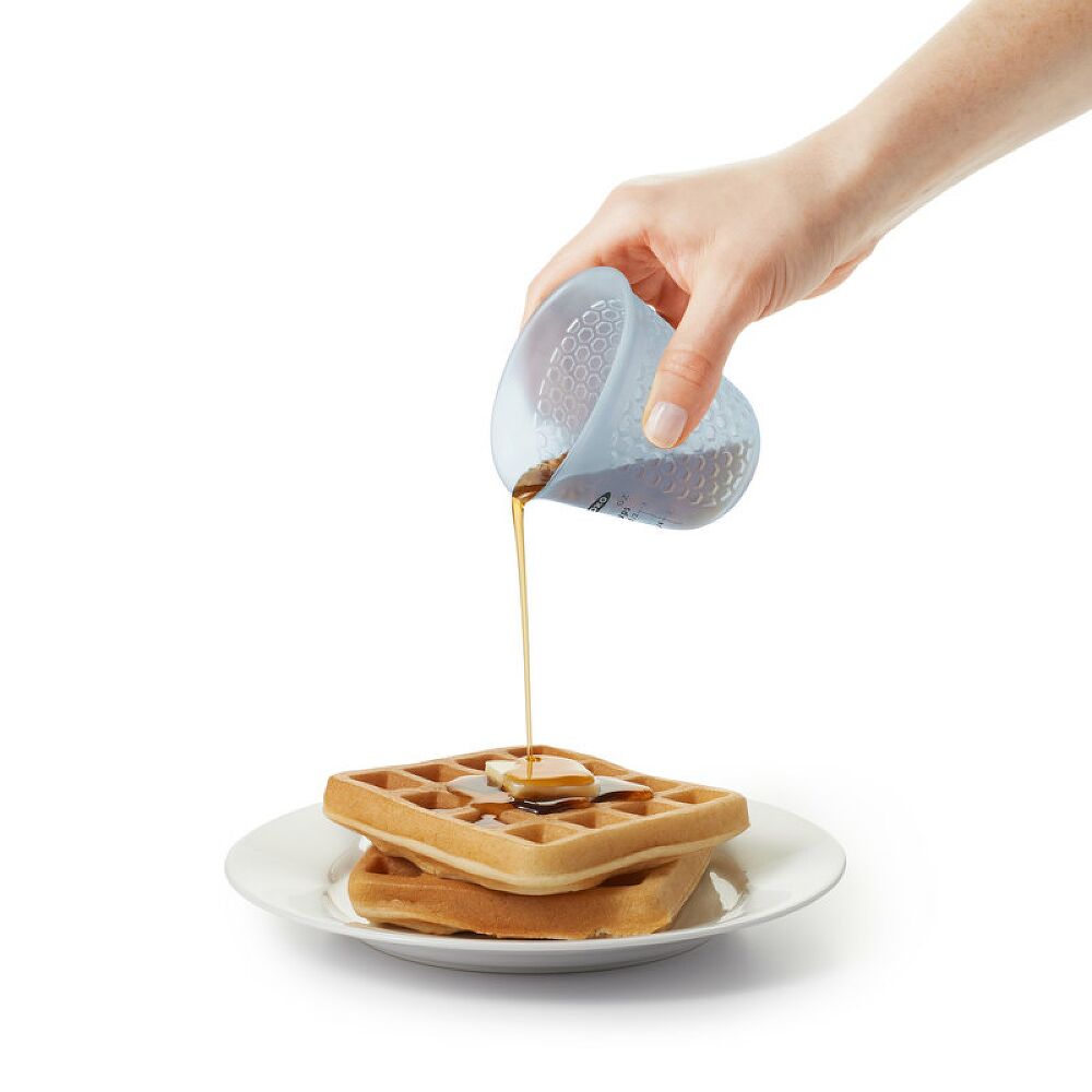 Mini Squeeze & Pour Silicone Measuring Cup W9